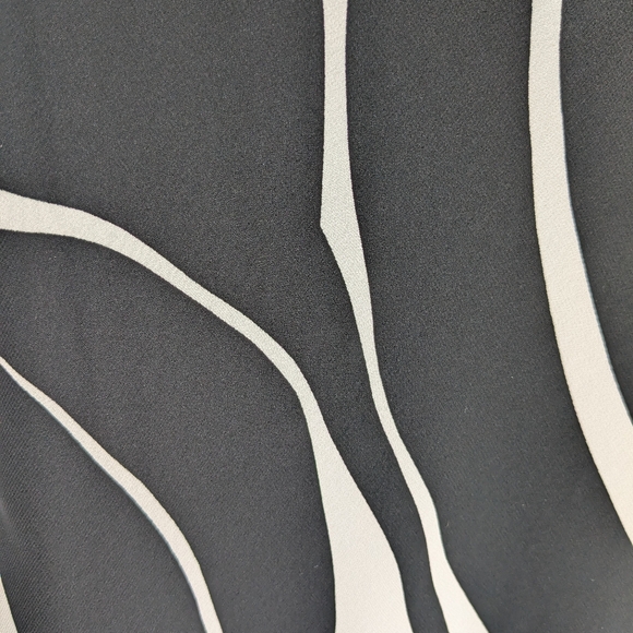 Breakin Loose 90's Long Dress Black White Waves Sz 9/10 Fluttery Sleeveless B-3 - Picture 9 of 11